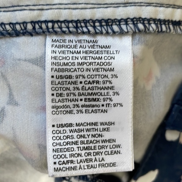 AMAZON ESSENTIALS Floral Chino Shorts | Navy & White | Size 12 - Picture 7 of 10